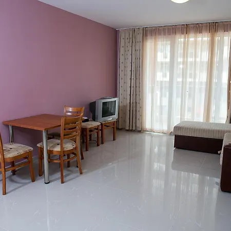 Apartment In Admiral Plaza