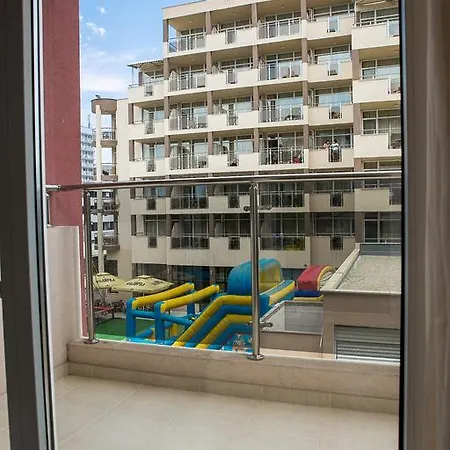 Apartment In Admiral Plaza